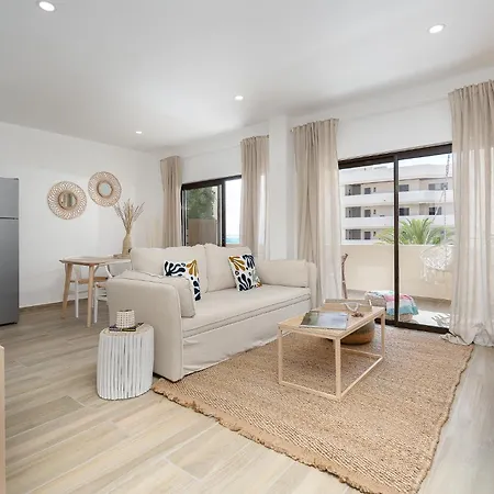 Апартаменты Amazing Sea View W/ 2 Bdr Ideal 4 Families W/ Wifi
