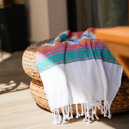 Amazing Sea View W/ 2 Bdr Ideal 4 Families W/ Wifi 아파트 *