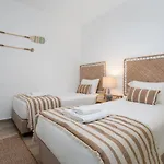 Amazing Sea View W/ 2 Bdr Ideal 4 Families W/ Wifi *