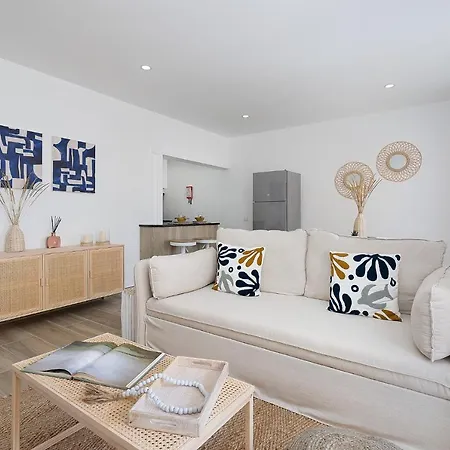 Amazing Sea View W/ 2 Bdr Ideal 4 Families W/ Wifi * Lagos